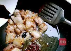 Illustration of how to make garlic twice-cooked pork 6