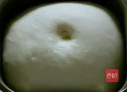 Yoghurt Illustration of how to make whole wheat European buns 4