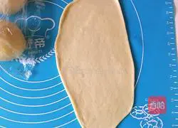 Illustration of how to make scallion, meat floss, ham and cheese bread 8