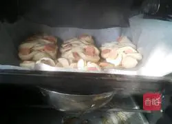 Illustration of how to make ham bread 9