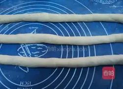 Christmas Wreath Bread Recipe Illustration 8