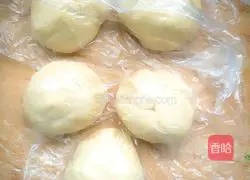 Illustration of how to make ham sausage and green onion bread 2