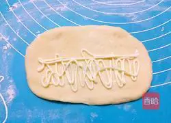 Illustration of how to make seaweed and meat floss bread 12