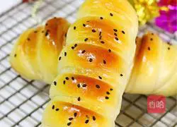 Illustration of how to make meat floss sausage bread 17