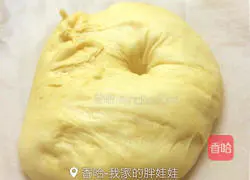 Illustration of how to make fancy sausage bread 1