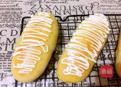 Illustration of how to make seaweed and meat floss bread 21