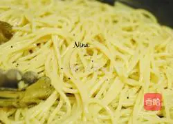 Garlic pasta with roasted cherry tomatoes illustration 5