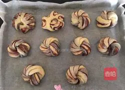 Illustration of how to make bean paste bread 15