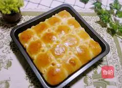 Illustration of how to make a bear squeeze bread 7