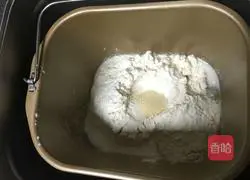 Illustration of how to make two-color purple sweet potato and wolfberry hand-shred toast bread 4