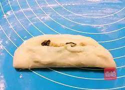 Illustration of how to make seaweed and meat floss bread 14