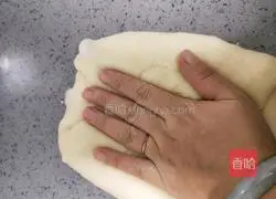 Illustration of how to make chive cheese bread 9