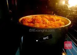 Illustration of how to make salad and shredded pork floss bread 11