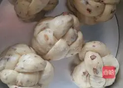 Illustration of how to make milk and red date bread 8