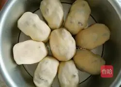 Illustration of how to make raisin flower bread 11