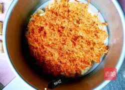 Illustration of how to make salad and meat floss hand-pulled bread 9