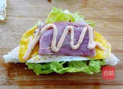 Illustration of how to make bacon omelette sandwich 17