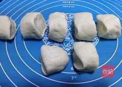 Illustration of how to make butter-free meat floss bread 12
