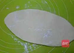 Illustration of how to make cute little rabbit bread 7