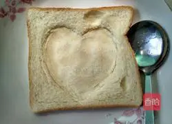 Illustration of how to make egg fried bread slices 2