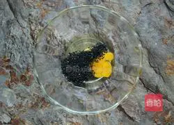 Irresistibly fragrant and crispy—Illustration of how to make golden bread sticks 1