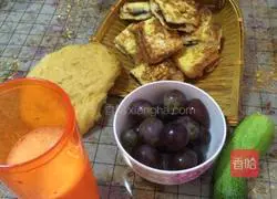 Illustration of making bread slices with bean paste 5