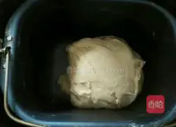 Illustration of how to make bean paste bread in bread machine 1