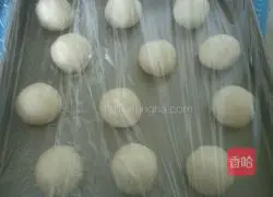 Illustration of how to make bean paste buns 11