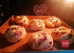 Super detailed illustration of how to make cranberry coconut flower bread 19