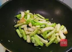 Illustration of how to make loofah fried bread 9