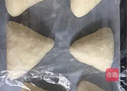 Illustration of how to make meat floss bread 6