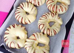 Illustration of how to make bean paste bagels 13