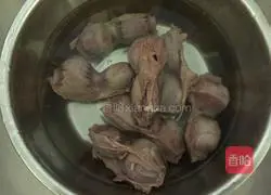 Illustration of how to make salted duck gizzards 3