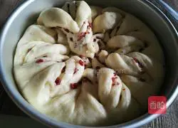 Illustration of how to make cranberry hand-shredded bread 12