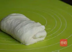 Illustration of how to make brown sugar walnut buns 8