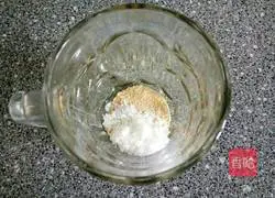 Illustration of making bean paste roll flower bread 2