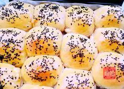 Illustration of how to make black sesame and purple sweet potato yam bread 13