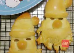 Cute Santa Bread Recipe Illustration 14
