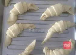 Illustration of how to make croissants 6