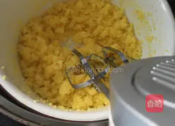 Illustration of how to make custard buns 7