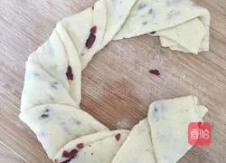 Illustration of how to make cranberry hand-shredded bread 5