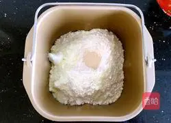 Illustration of how to make orange bread rolls 4