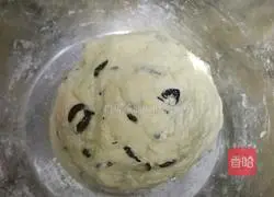 Illustration of how to make oil-free olive bread 3