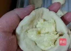 Illustration of how to make butter buns 5