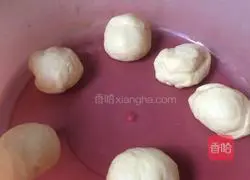 Illustration of making sausage bread 5