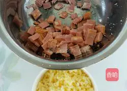 Illustration of how to make bacon cheese hand-pulled bread 8