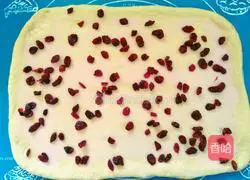 Illustration of how to make yogurt cranberry shredded bags 7