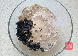 Illustration of how to make mulberry and dried buckwheat bread 4