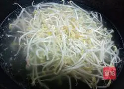 Illustration of making Korean miso soup 8