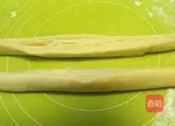 Illustration of how to make milk-flavored hand-shredded cakes 8